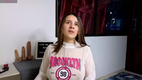 Snapshot of laurasex_21 chatting on 02.17.25 Laura online show from 02.17.25