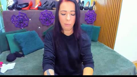 Laura online show from 10.27.25