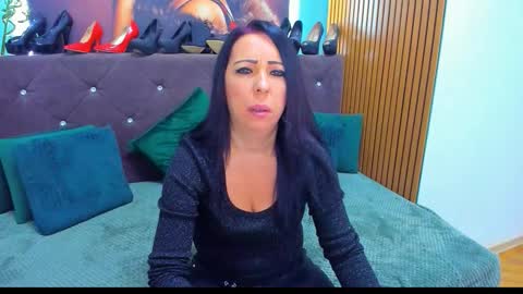 Laura online show from 11.03.25