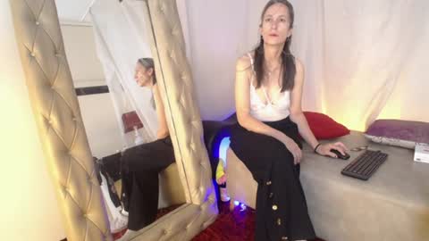 Laura Sofia online show from 06.17.26