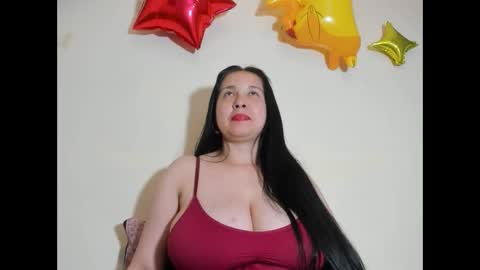 Snapshot of laureen777 chatting on 02.15.25 laureen777 online show from 02.15.25