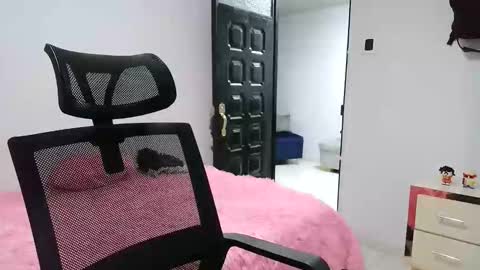 laurenhot94 online show from 01.18.26