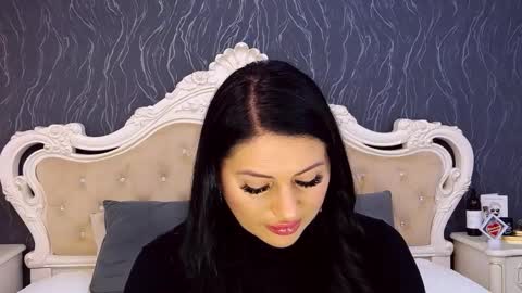 Laura online show from 11.23.25