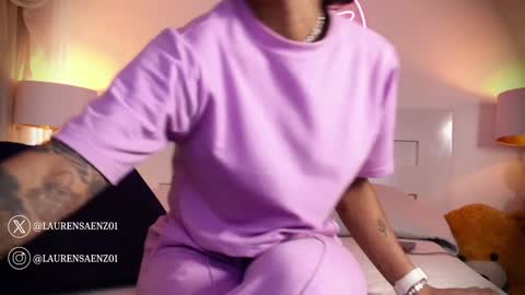 Lauren Saenz online show from 01.31.25