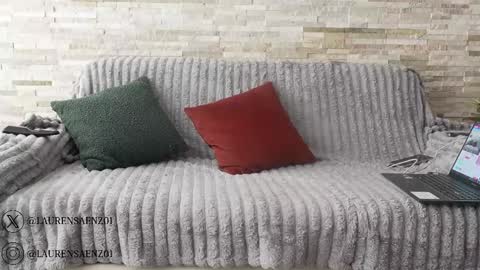 Lauren Saenz online show from 11.05.25