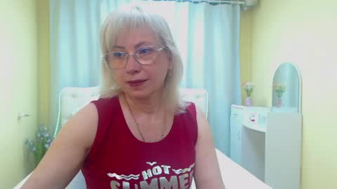 Snapshot of laurenwishy chatting on 05.25.26 Lauren online show from 05.25.26