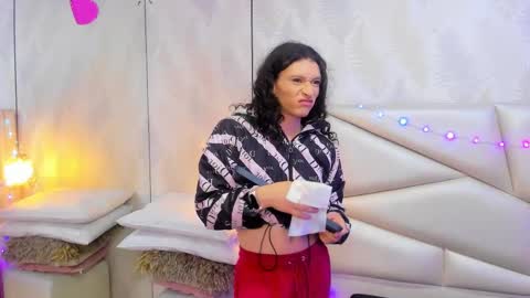 Laurent online show from 12.18.25