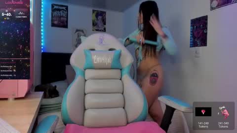 Snapshot of lauryn_muller_ chatting on 01.19.25 Lau online show from 01.19.25