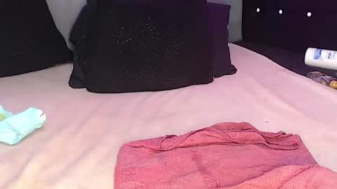 Snapshot of laurynwolf_ chatting on 12.22.24 tania online show from 12.22.24