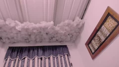 Lauu G online show from 11.13.25