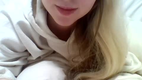 layannalea online show from 12.12.24