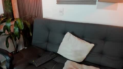 Layla online show from 11.28.25