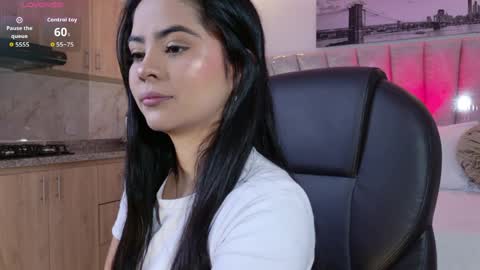 Layla Breezee online show from 04.06.26