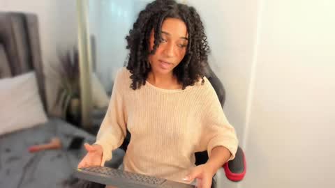 Snapshot of layla_clarke chatting on 02.28.25 layla_clarke online show from 02.28.25