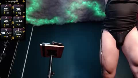 Layla   help me with your thumbs up its important  online show from 11.14.25