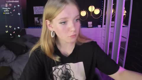 Snapshot of layla_glam chatting on 09.20.25 layla_glam online show from 09.20.25