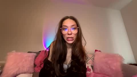 Layla online show from 02.12.26