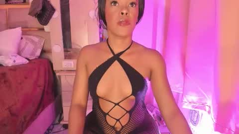 LAYLA online show from 05.10.26