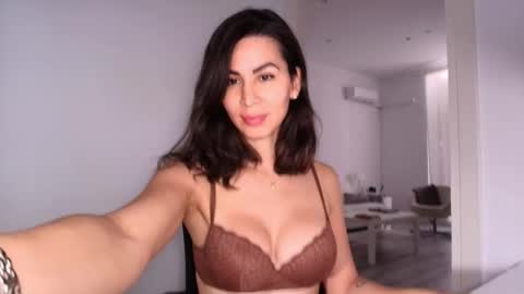 Layla online show from 04.03.26