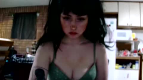 Layla Kills online show from 12.09.24