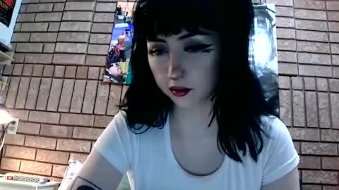 Layla Kills online show from 02.08.25