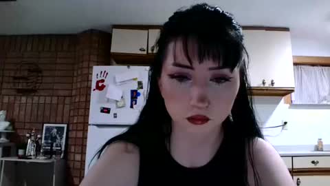 Layla Kills online show from 09.20.25