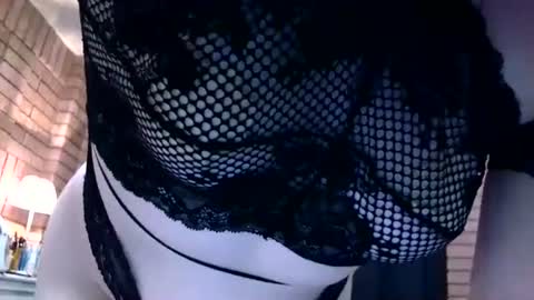 Layla Kills online show from 09.28.25