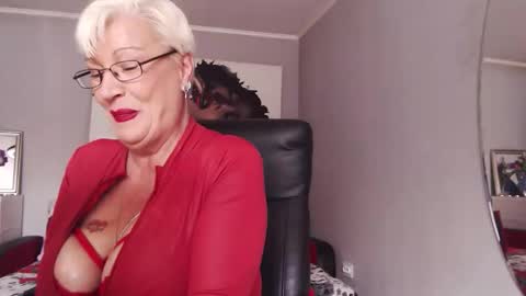 Snapshot of laylamadisonx chatting on 10.13.25 Layla online show from 10.13.25