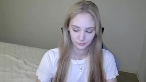 Snapshot of laylapretty001 chatting on 10.28.25 LaylaPretty001 online show from 10.28.25