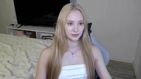 Laylla001 online show from 04.07.26