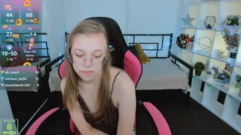 layriantavee online show from 12.30.24