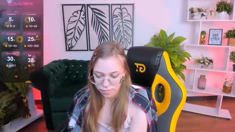 layriantavee online show from 02.23.25