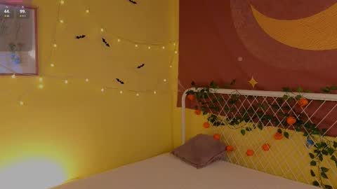 Snapshot of lea_belle_ chatting on 10.31.25 Lea online show from 10.31.25