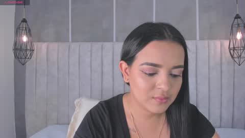 Snapshot of lea_gray chatting on 01.25.25 online show from 01.25.25