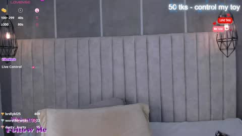 Snapshot of lea_gray chatting on 02.07.25 online show from 02.07.25