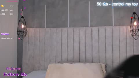 Snapshot of lea_gray chatting on 02.08.25 online show from 02.08.25