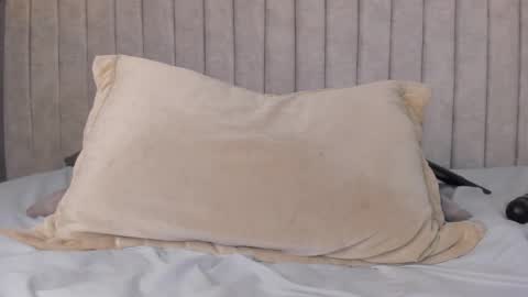 Snapshot of lea_gray chatting on 02.19.25 online show from 02.19.25