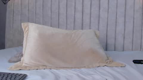 Snapshot of lea_gray chatting on 02.27.25 online show from 02.27.25