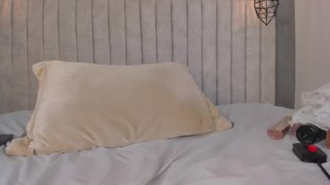 Snapshot of lea_gray chatting on 03.07.25 online show from 03.07.25