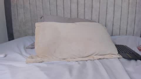 Snapshot of lea_gray chatting on 03.11.25 online show from 03.11.25