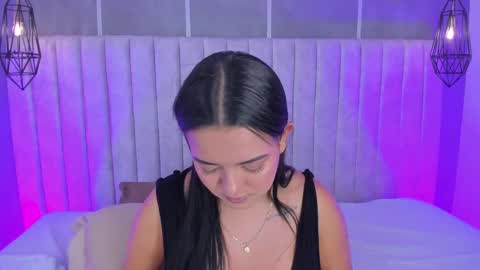 Snapshot of lea_gray chatting on 09.11.25 online show from 09.11.25