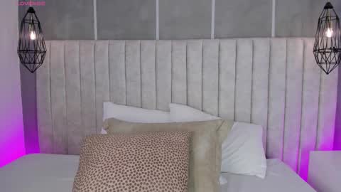 Snapshot of lea_gray chatting on 12.19.25 online show from 12.19.25