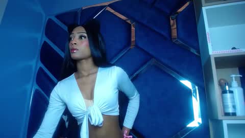 Snapshot of lea_sweetly chatting on 09.17.25 lea sewwtly online show from 09.17.25