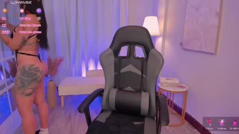 Snapshot of leahjones_ chatting on 02.22.26 Leah Jones online show from 02.22.26