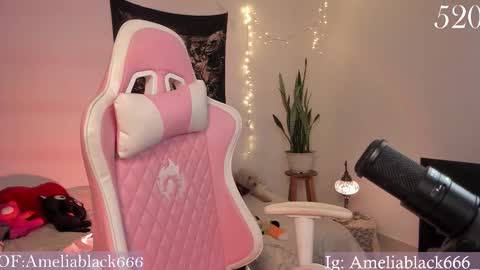  Amelia Black  OF AMELIABLACK666 I lost all my thumbs up help me to get 80 online show from 12.15.25