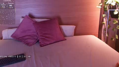 Snapshot of leamonroe__ chatting on 09.18.25 Hey Im Lea online show from 09.18.25