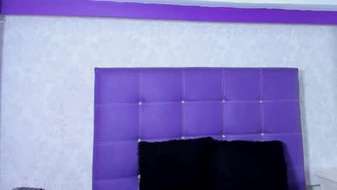 leamoreau__ online show from 10.10.25