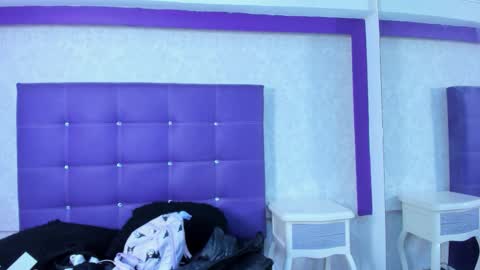 leamoreau__ online show from 10.11.25