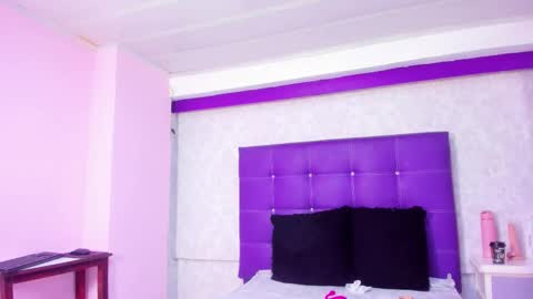 leamoreau__ online show from 11.25.25