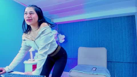 leamoreau__ online show from 12.18.25